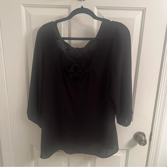 Bow Back Detail Top - Picture 2 of 5